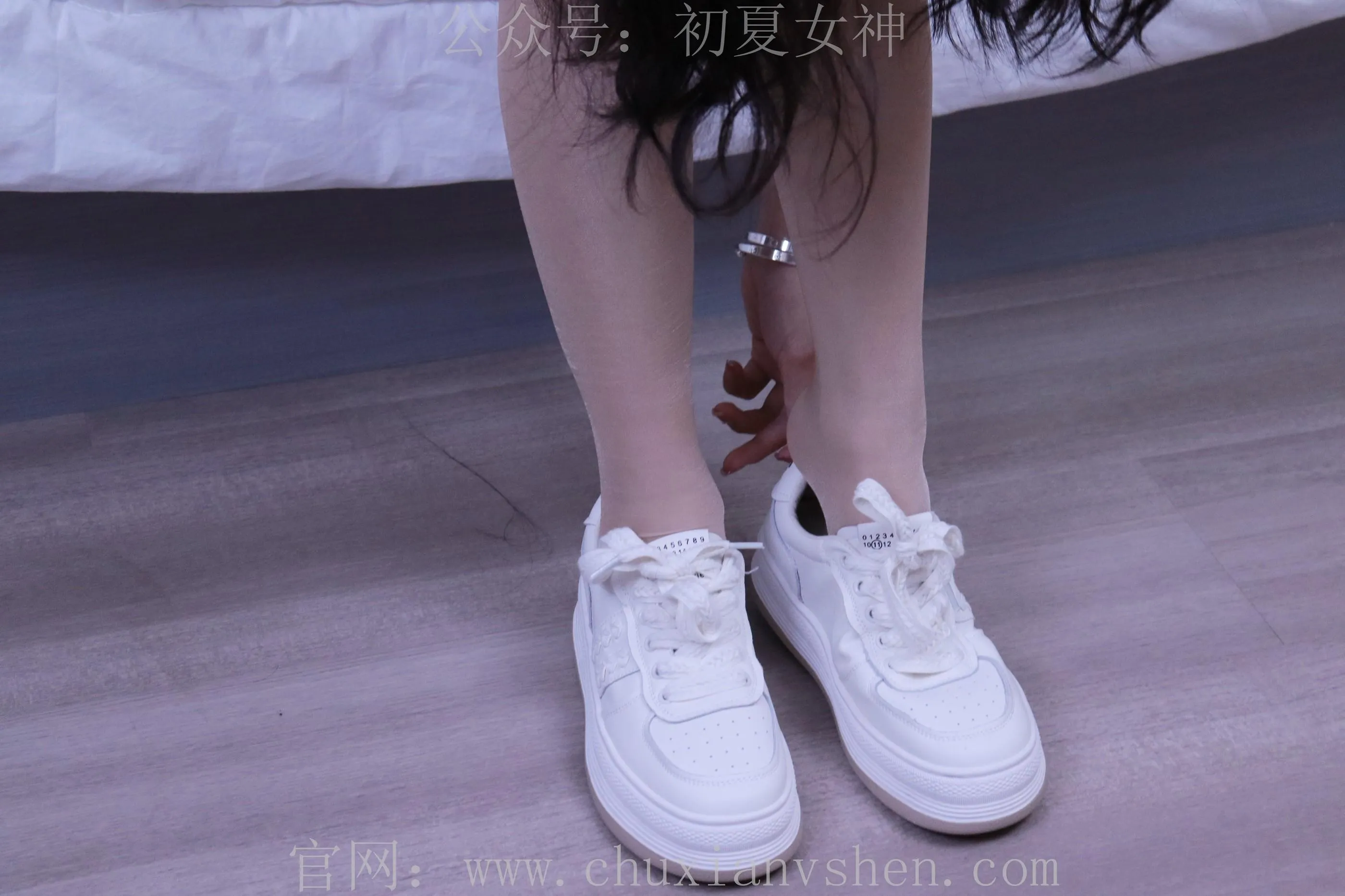 初夏女神 NO.008 雪糕 浅蓝色JK裙搭配小白鞋 [135P]插图1